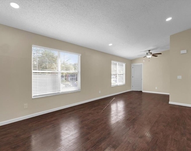 2405 Northlake Drive - Photo Thumbnail 17