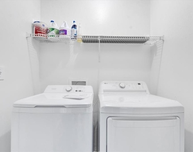 2405 Northlake Drive - Photo Thumbnail 15