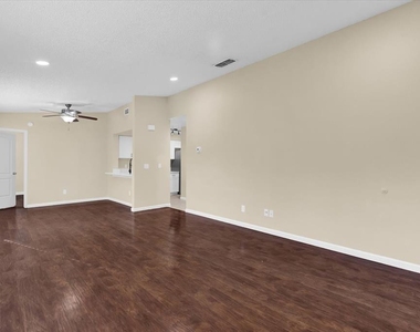 2405 Northlake Drive - Photo Thumbnail 5