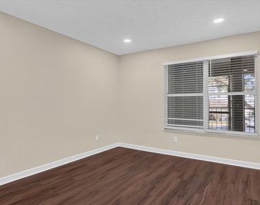 2405 Northlake Drive - Photo Thumbnail 8