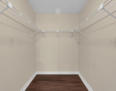 2405 Northlake Drive - Photo Thumbnail 3