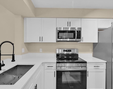 2405 Northlake Drive - Photo Thumbnail 11