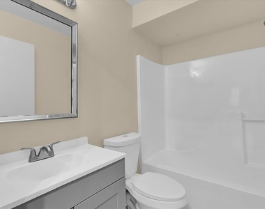2405 Northlake Drive - Photo Thumbnail 10