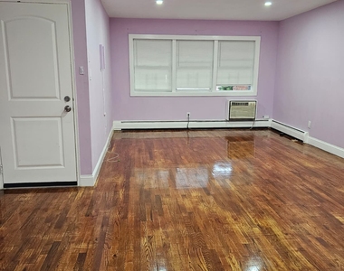 Spacious 2 BR Apartment in East 107th Street, Brooklyn - Photo Thumbnail 10