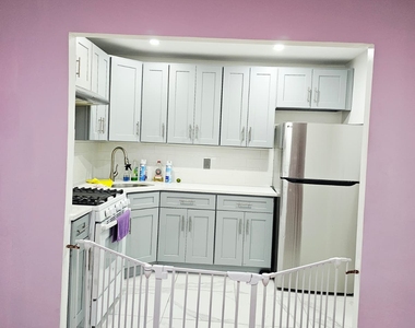 Spacious 2 BR Apartment in East 107th Street, Brooklyn - Photo Thumbnail 11