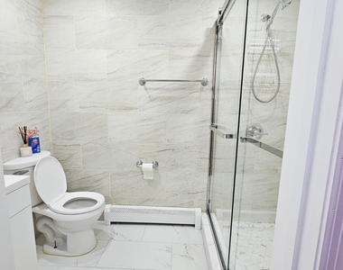Spacious 2 BR Apartment in East 107th Street, Brooklyn - Photo Thumbnail 13