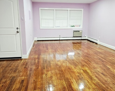 Spacious 2 BR Apartment in East 107th Street, Brooklyn - Photo Thumbnail 3