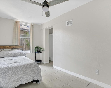1209 S Myrtle Avenue - Photo Thumbnail 6