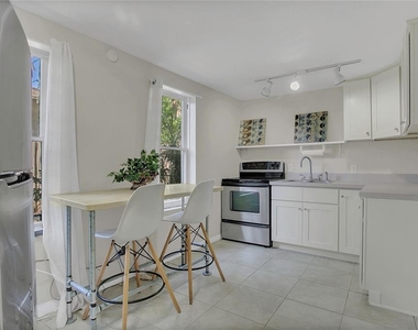 1209 S Myrtle Avenue - Photo Thumbnail 4