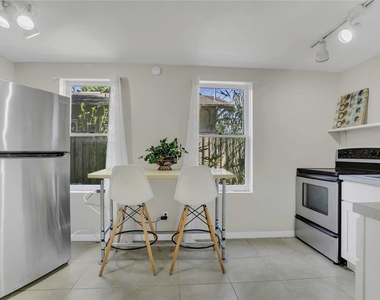 1209 S Myrtle Avenue - Photo Thumbnail 5