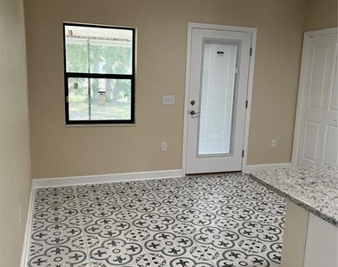 407 Avenue A Se - Photo Thumbnail 2