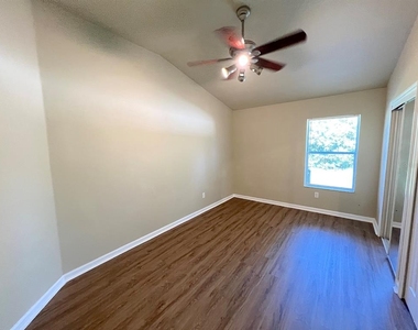 20 Regis Lane - Photo Thumbnail 24