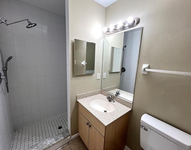 20 Regis Lane - Photo Thumbnail 20