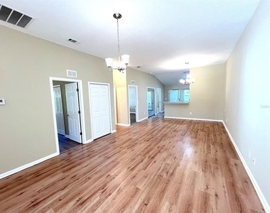 20 Regis Lane - Photo Thumbnail 6