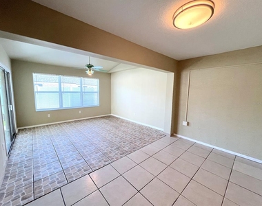 20 Regis Lane - Photo Thumbnail 13