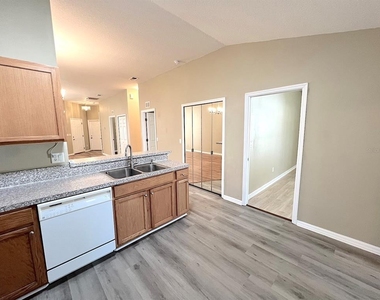 20 Regis Lane - Photo Thumbnail 12