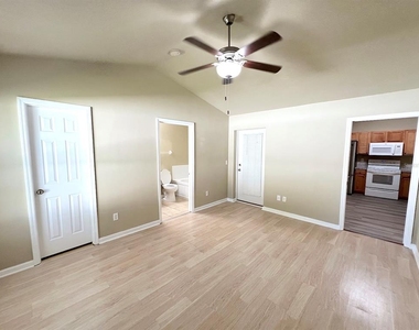 20 Regis Lane - Photo Thumbnail 17