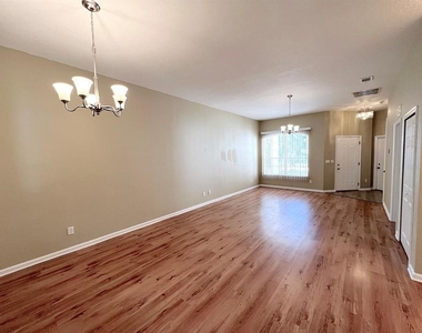 20 Regis Lane - Photo Thumbnail 8