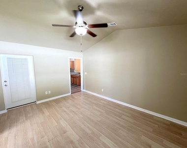 20 Regis Lane - Photo Thumbnail 18