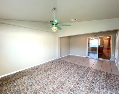 20 Regis Lane - Photo Thumbnail 15