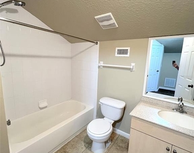 20 Regis Lane - Photo Thumbnail 32