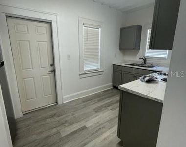 2118 5th Street - Photo Thumbnail 3