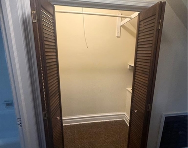 2403 Allen Street - Photo Thumbnail 8