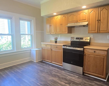 542 Deacon Street - Photo Thumbnail 7