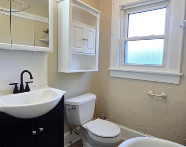 542 Deacon Street - Photo Thumbnail 10
