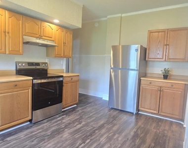 542 Deacon Street - Photo Thumbnail 6