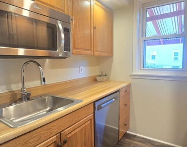 542 Deacon Street - Photo Thumbnail 8