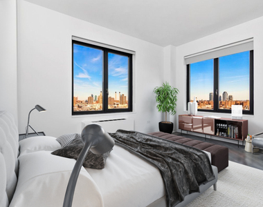 250 E Houston St - Photo Thumbnail 4