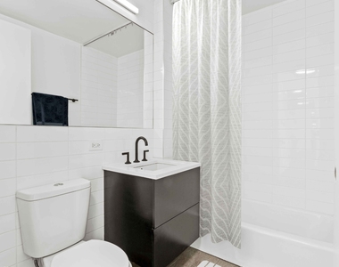 250 E Houston St - Photo Thumbnail 5