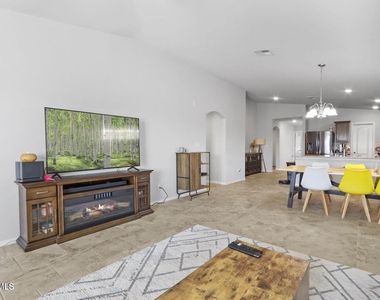 3917 Desert Dunes Drive - Photo Thumbnail 16