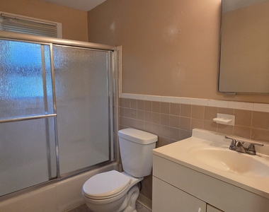 460 Woodbridge Street - Photo Thumbnail 5