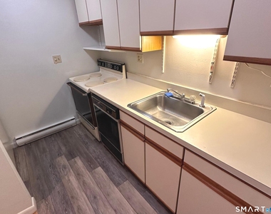 1634 Farmington Avenue - Photo Thumbnail 20