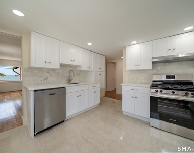 198-200 Shore Drive - Photo Thumbnail 8