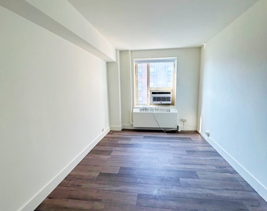 Avenue C - Photo Thumbnail 5