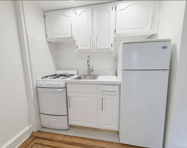  East 51st Street - Photo Thumbnail 1