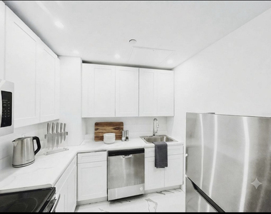 248 West 35th Street - Photo Thumbnail 1