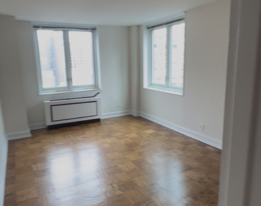 East 71st Street - Photo Thumbnail 7