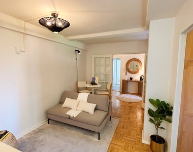 Avenue C - Photo Thumbnail 8