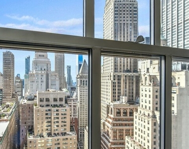 Wall Street - Photo Thumbnail 1