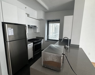 West 57th Street - Photo Thumbnail 2