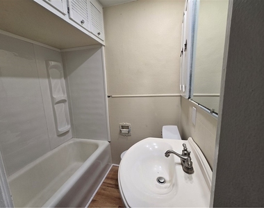 1106 Bechtel St - Photo Thumbnail 6