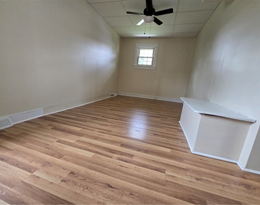1106 Bechtel St - Photo Thumbnail 5