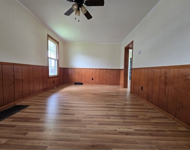 1106 Bechtel St - Photo Thumbnail 7