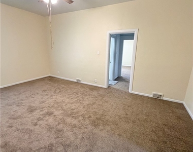 1412 Main St - Photo Thumbnail 11