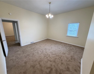 1412 Main St - Photo Thumbnail 17