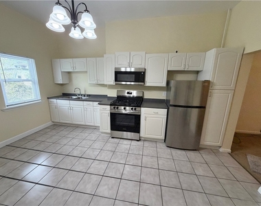 1412 Main St - Photo Thumbnail 4